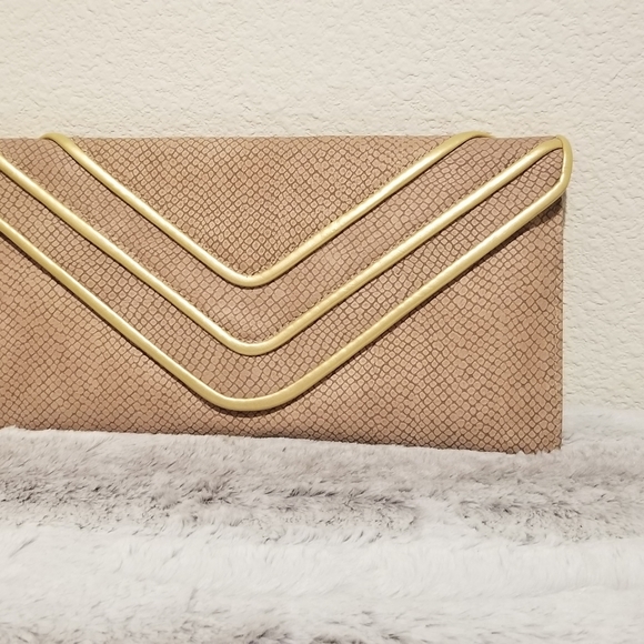 Stylish Clutch - Picture 2 of 3
